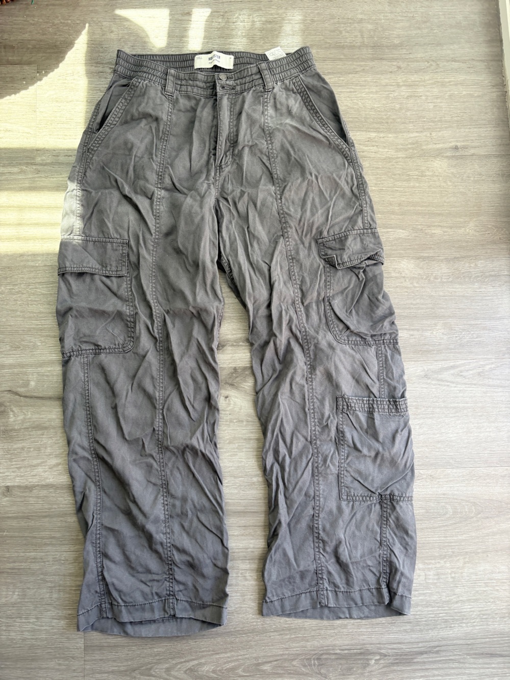 Hollister High Rise Baggy Grey Women’s Cargo Pants - Picture 2 of 4